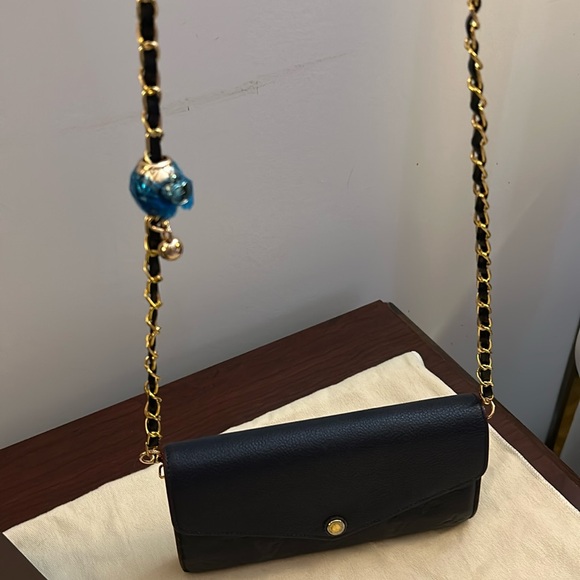 🎁💕Brand New Unbranded, Faux Leather Gold Hardware Wallet Strap 120 Cm long. - Picture 1 of 4